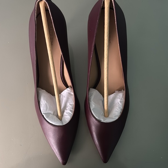 New Ralph Lauren Burgundy Sculptural Heels size 9.5. Heel 2.75 inches - Picture 4 of 6